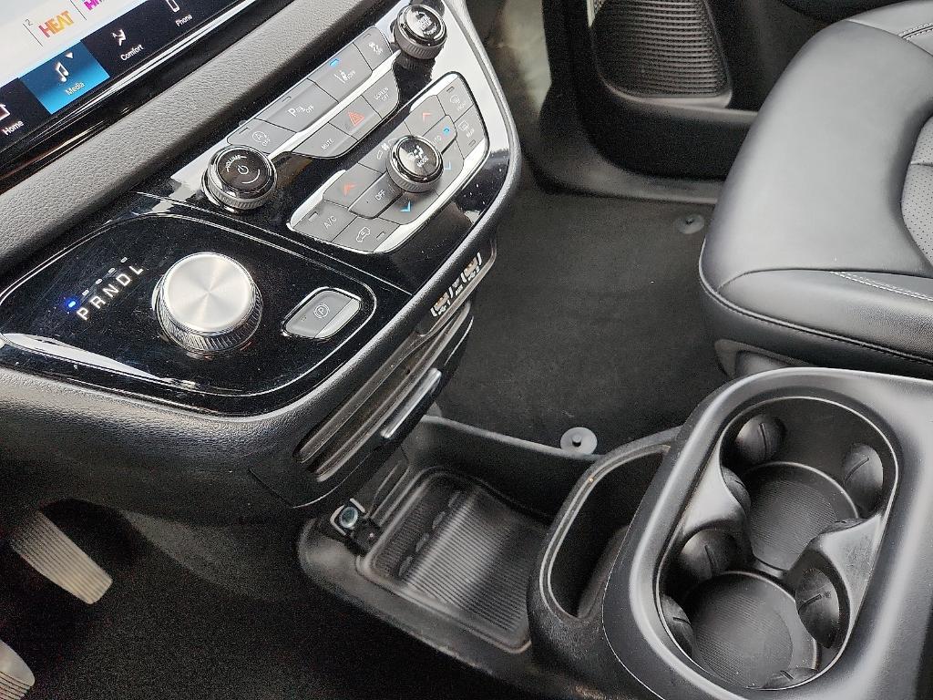 used 2025 Chrysler Pacifica car, priced at $31,995