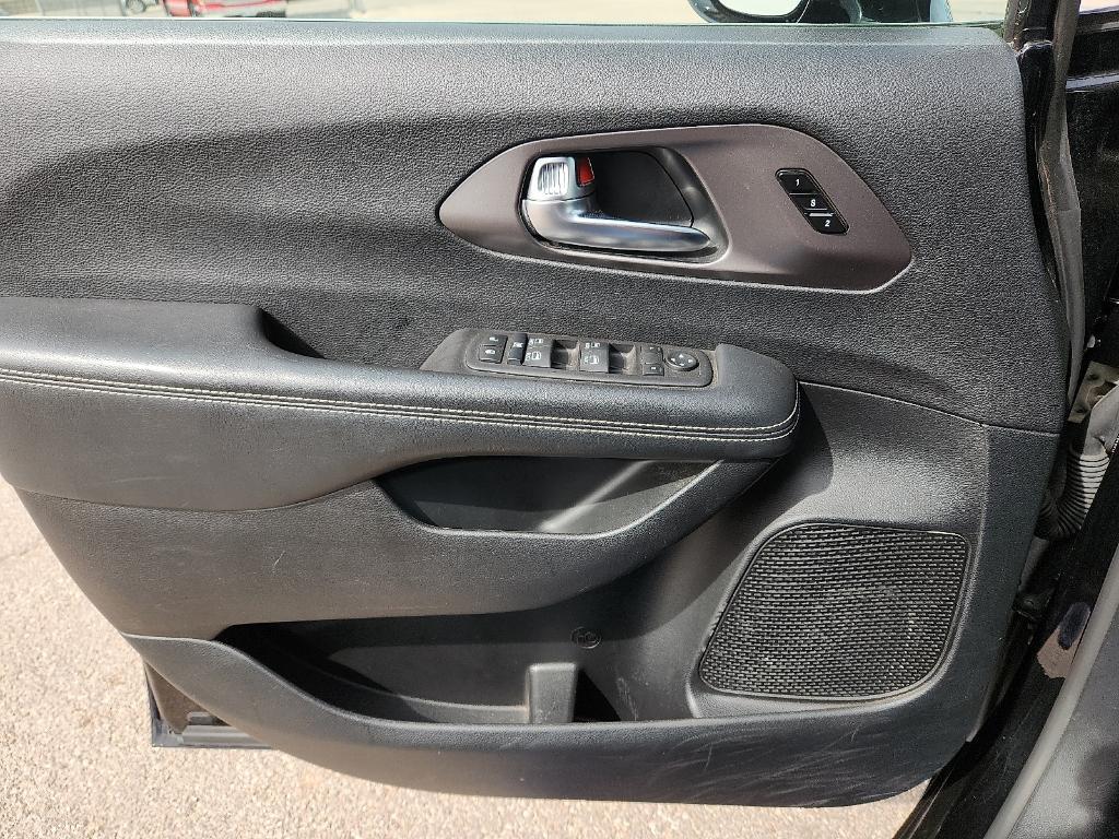 used 2025 Chrysler Pacifica car, priced at $31,995