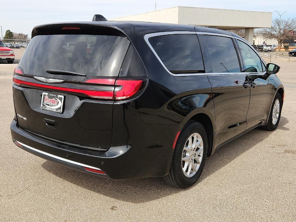 used 2025 Chrysler Pacifica car, priced at $31,995