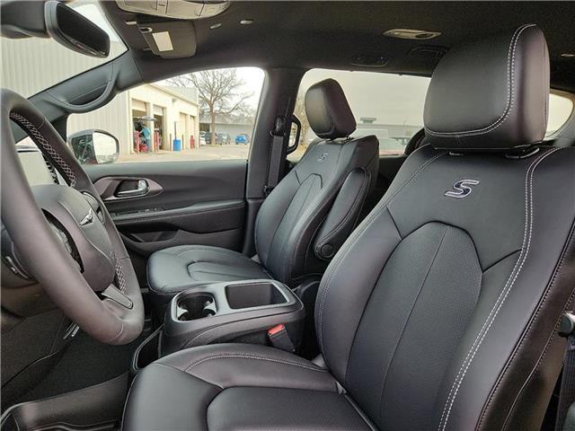 new 2026 Chrysler Pacifica car, priced at $46,603