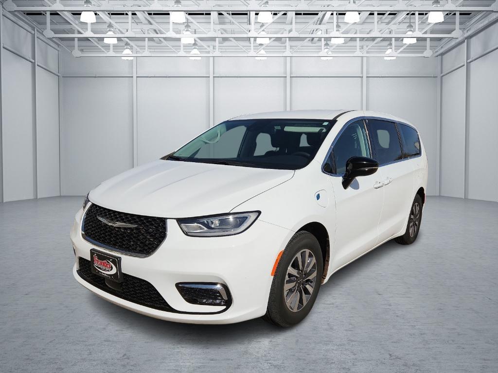 used 2024 Chrysler Pacifica Hybrid car, priced at $31,995
