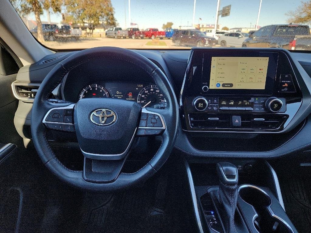 used 2023 Toyota Highlander car, priced at $28,995