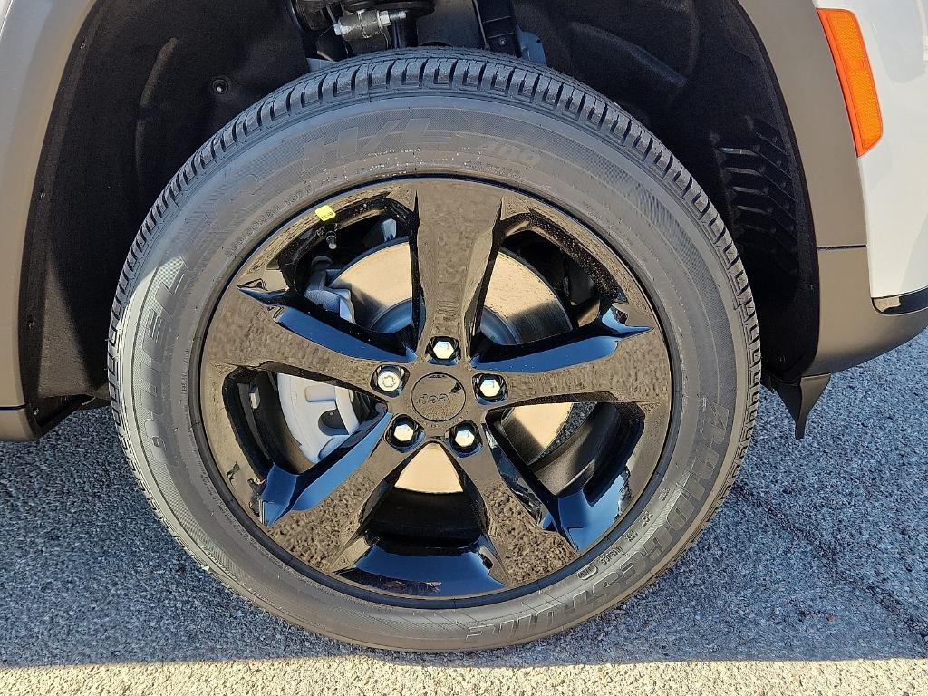 new 2025 Jeep Grand Cherokee L car, priced at $42,302