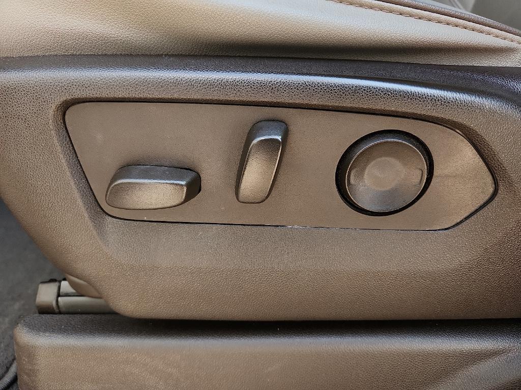 used 2023 GMC Yukon car, priced at $43,995