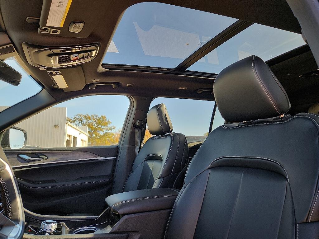 new 2025 Jeep Grand Cherokee L car, priced at $51,626