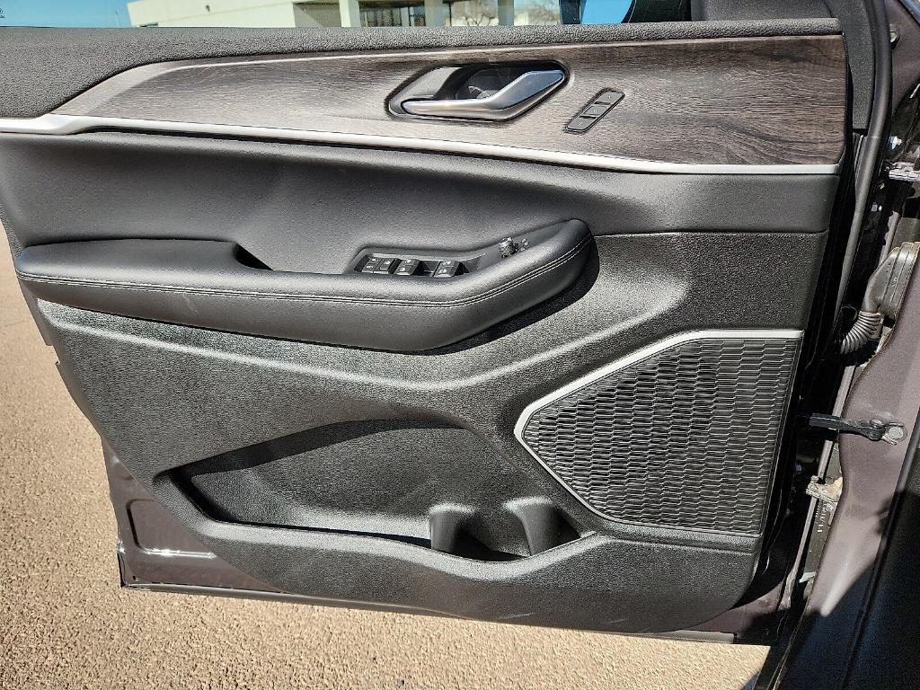 new 2025 Jeep Grand Cherokee L car, priced at $53,700