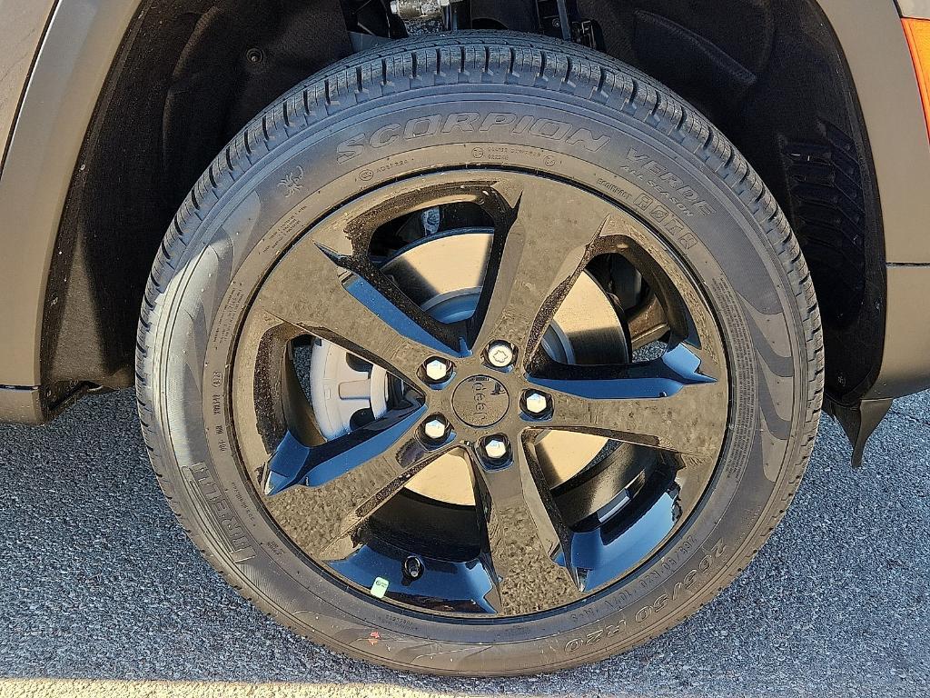 new 2025 Jeep Grand Cherokee L car, priced at $53,700