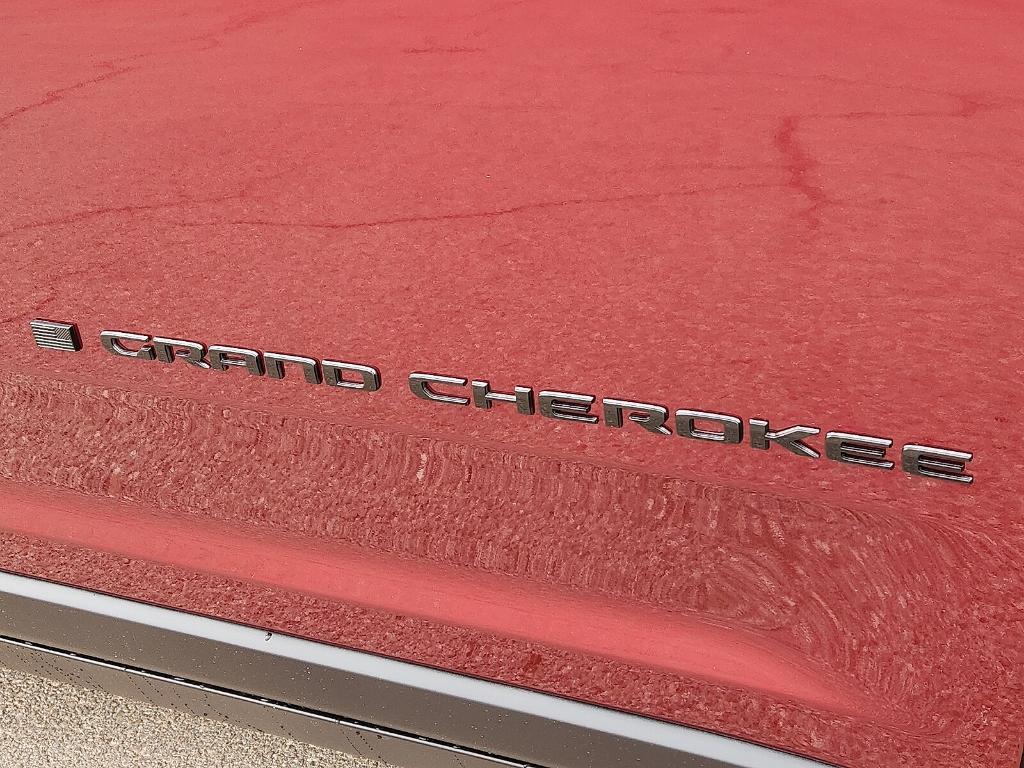 new 2025 Jeep Grand Cherokee car, priced at $47,324