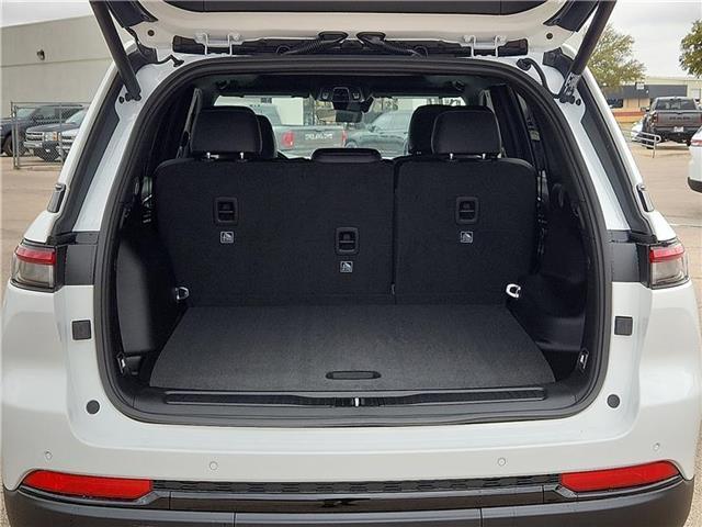 new 2025 Jeep Grand Cherokee car, priced at $40,685