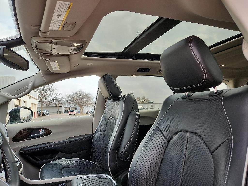 used 2023 Chrysler Pacifica Hybrid car, priced at $28,995