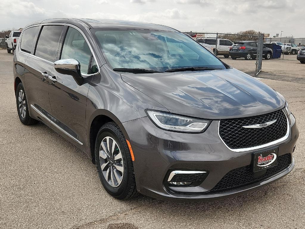used 2023 Chrysler Pacifica Hybrid car, priced at $28,995