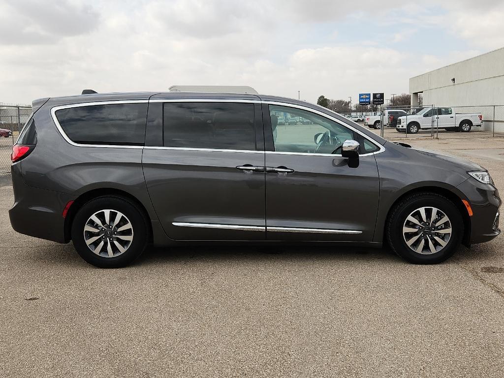 used 2023 Chrysler Pacifica Hybrid car, priced at $28,995