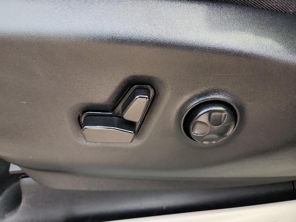 used 2023 Chrysler Pacifica Hybrid car, priced at $28,995