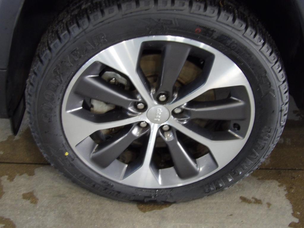 used 2022 Jeep Cherokee car, priced at $26,990