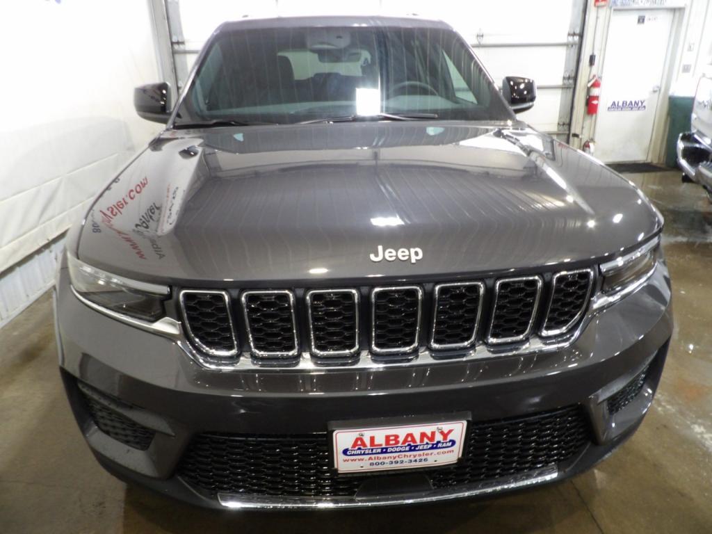 new 2025 Jeep Grand Cherokee car, priced at $43,273