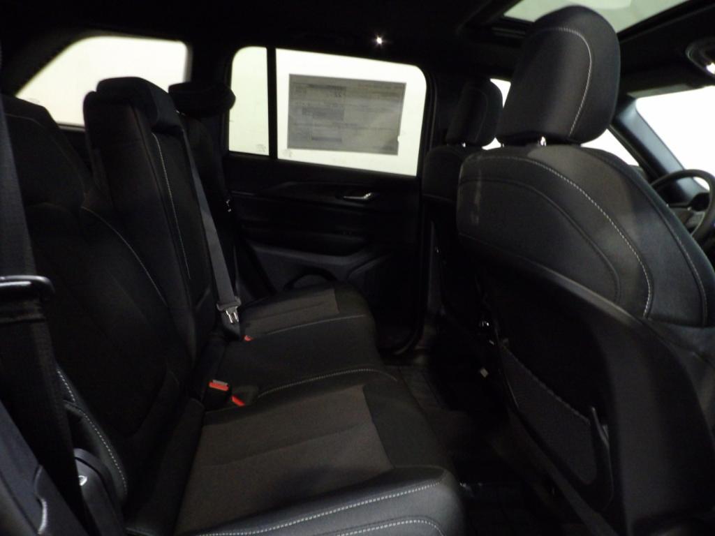 new 2025 Jeep Grand Cherokee car, priced at $43,273