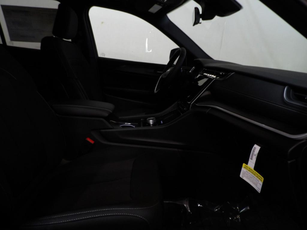 new 2025 Jeep Grand Cherokee car, priced at $43,273