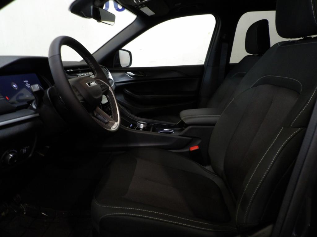 new 2025 Jeep Grand Cherokee car, priced at $43,273