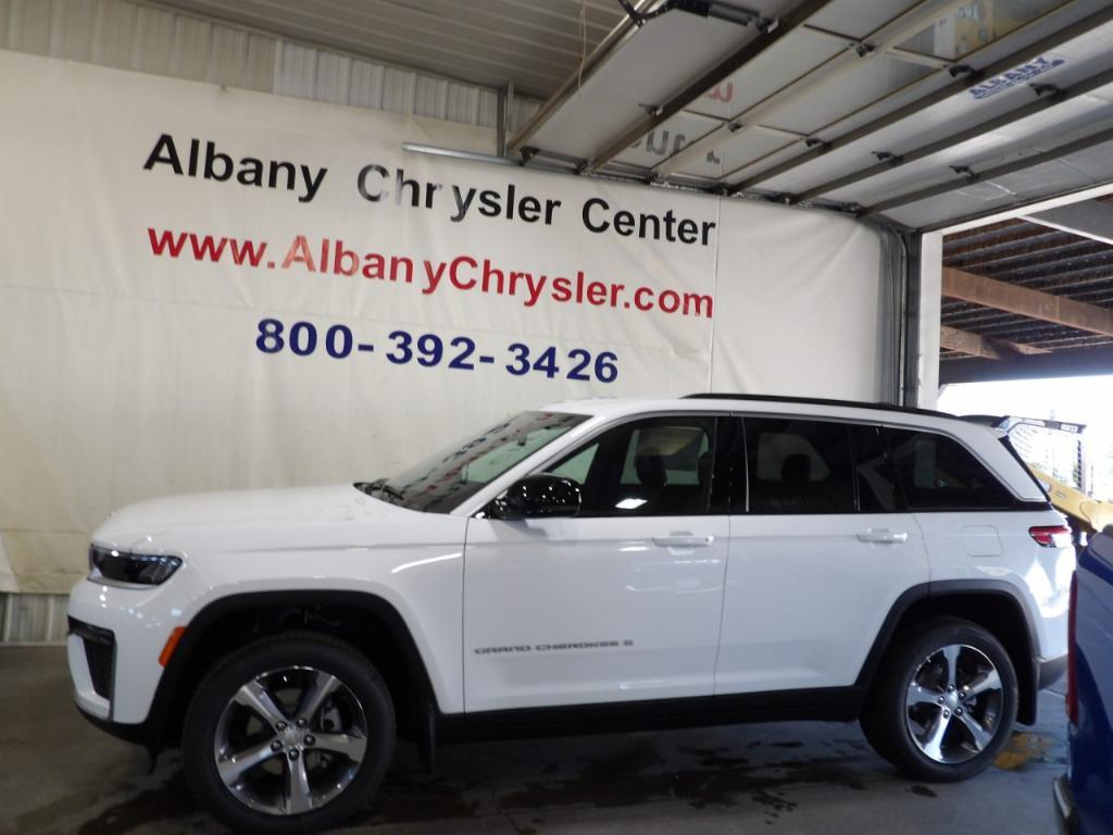 new 2026 Jeep Grand Cherokee car, priced at $47,291