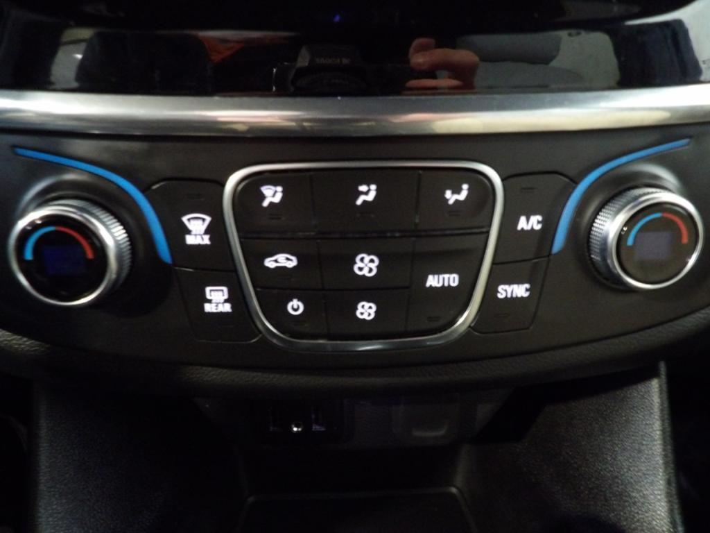 used 2023 Chevrolet Traverse car, priced at $22,990