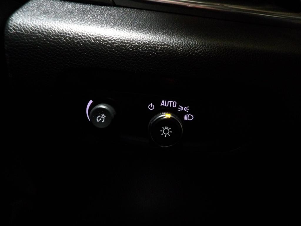 used 2023 Chevrolet Traverse car, priced at $22,990