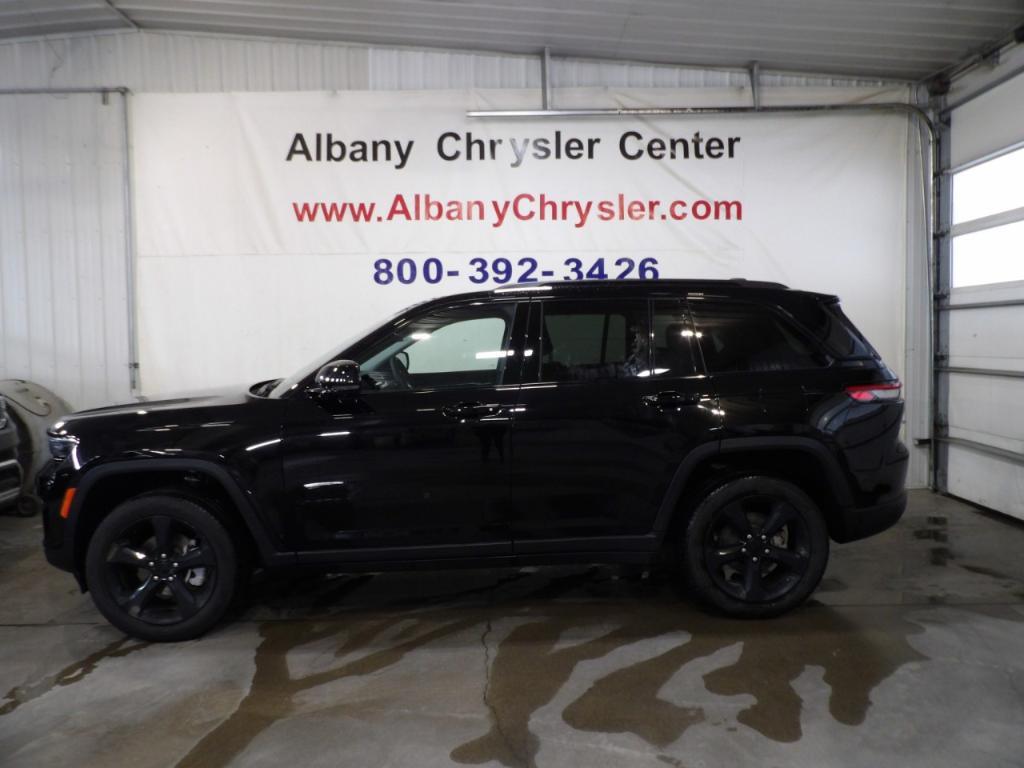 used 2023 Jeep Grand Cherokee car, priced at $31,990