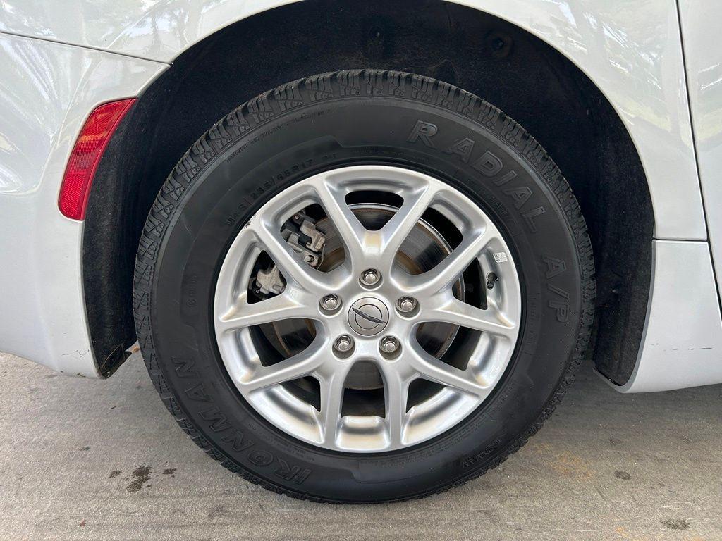 used 2024 Chrysler Pacifica car, priced at $20,853