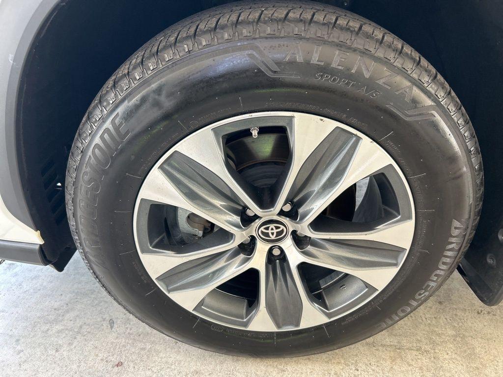 used 2024 Toyota Highlander Hybrid car, priced at $42,474