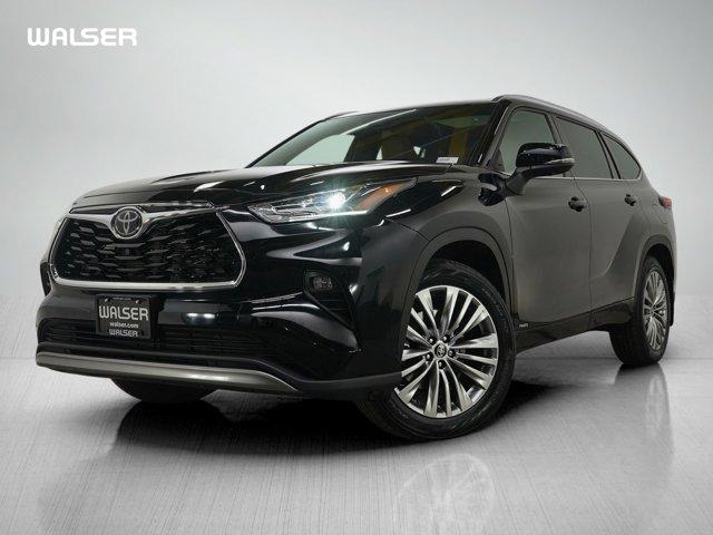 used 2025 Toyota Highlander Hybrid car, priced at $54,998