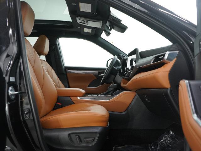 used 2025 Toyota Highlander Hybrid car, priced at $54,998