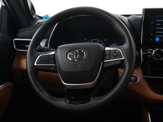 used 2025 Toyota Highlander Hybrid car, priced at $54,998