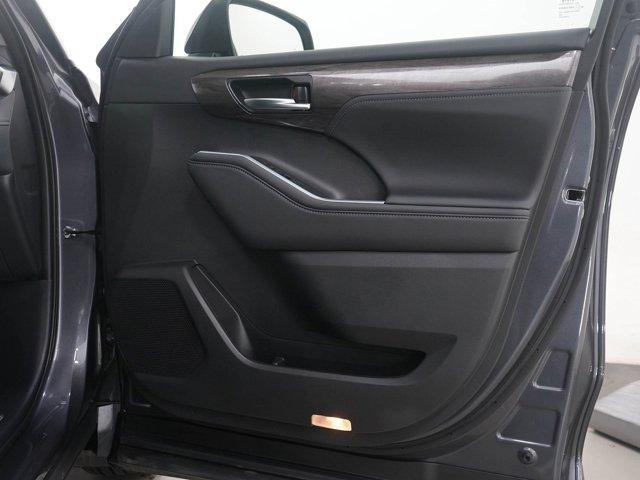 used 2025 Toyota Highlander Hybrid car, priced at $56,998