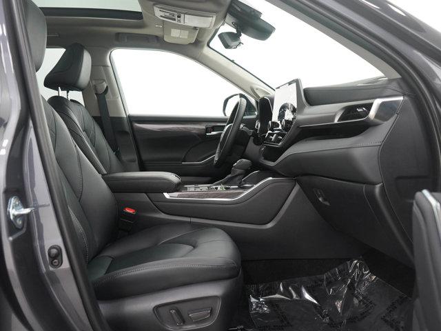 used 2025 Toyota Highlander Hybrid car, priced at $56,998