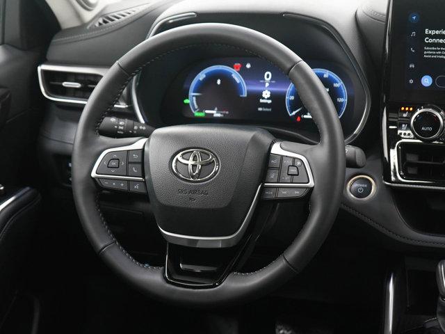 used 2025 Toyota Highlander Hybrid car, priced at $56,998