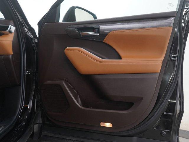 used 2022 Toyota Highlander Hybrid car, priced at $36,499