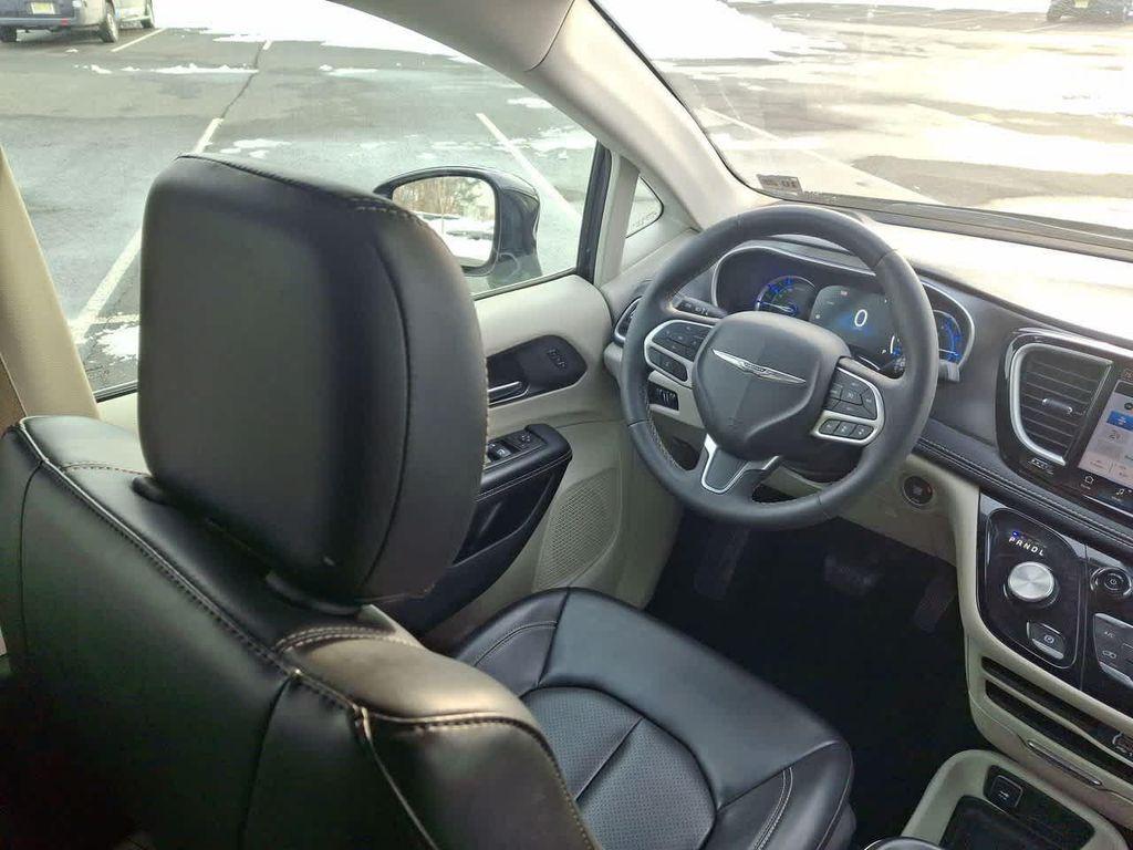 used 2024 Chrysler Pacifica Hybrid car, priced at $24,158