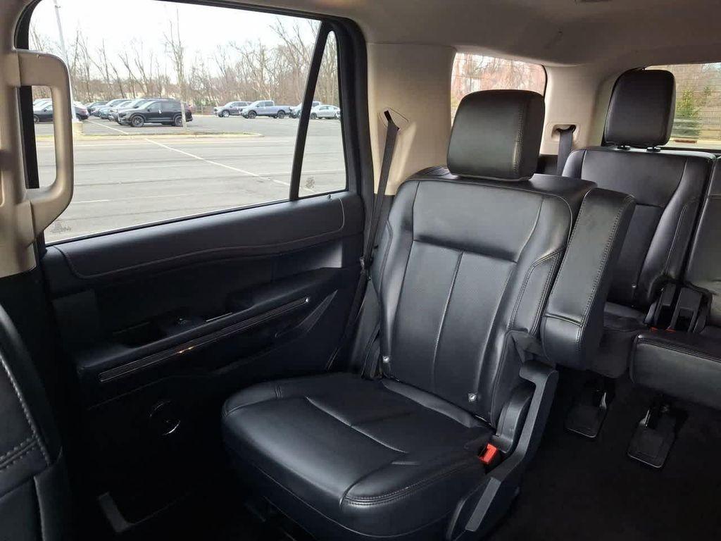 used 2024 Ford Expedition car, priced at $37,648