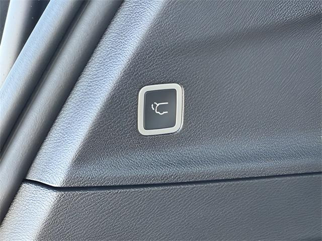 new 2026 Chrysler Pacifica car, priced at $43,116