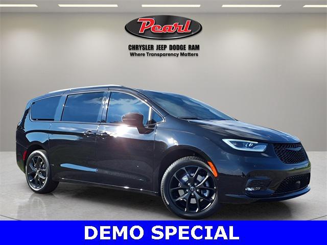 2026 Pxj Chrysler Pacifica