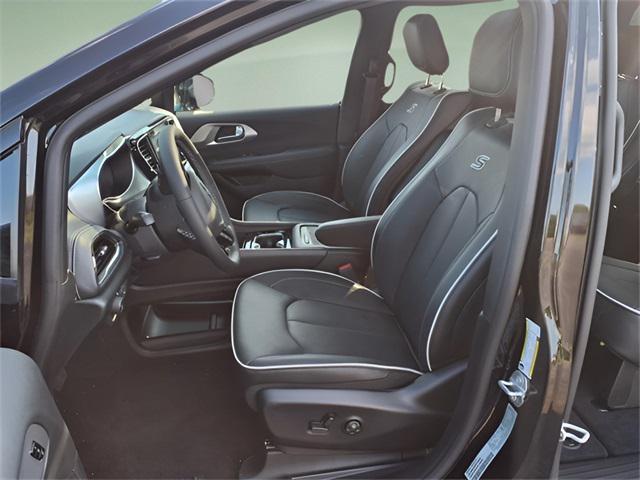 2026 Pxj Chrysler Pacifica