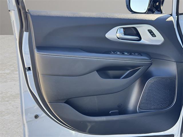 used 2025 Chrysler Pacifica car, priced at $37,999