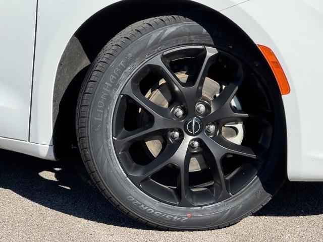 used 2025 Chrysler Pacifica car, priced at $37,999