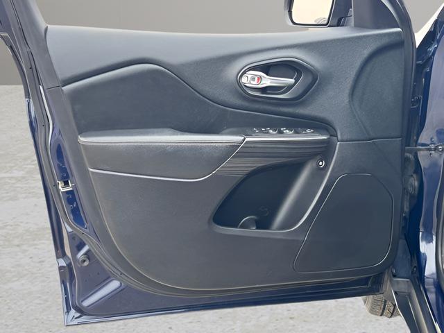 used 2015 Jeep Cherokee car, priced at $7,999