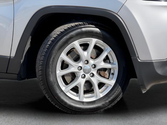 used 2015 Jeep Cherokee car, priced at $7,999