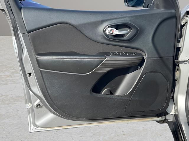 used 2015 Jeep Cherokee car, priced at $7,999