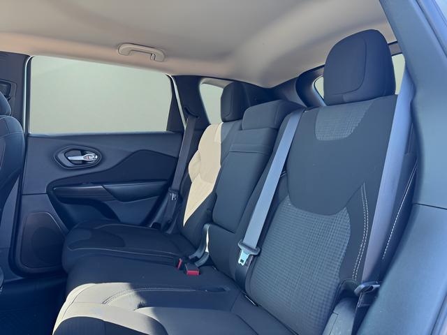 used 2015 Jeep Cherokee car, priced at $7,999