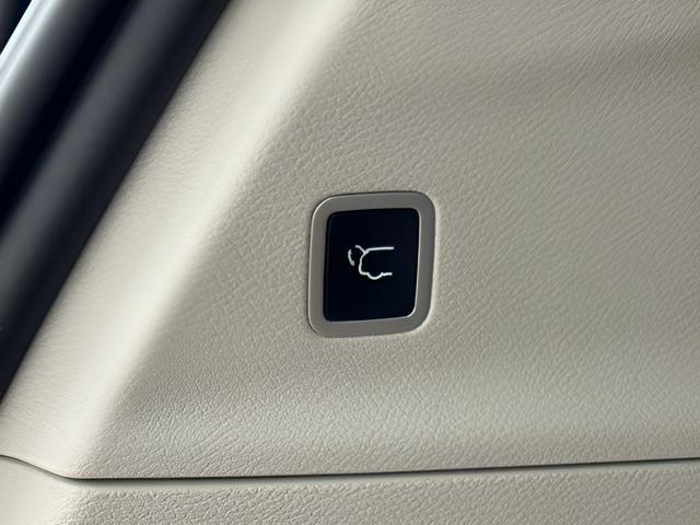 used 2024 Chrysler Pacifica car, priced at $38,177