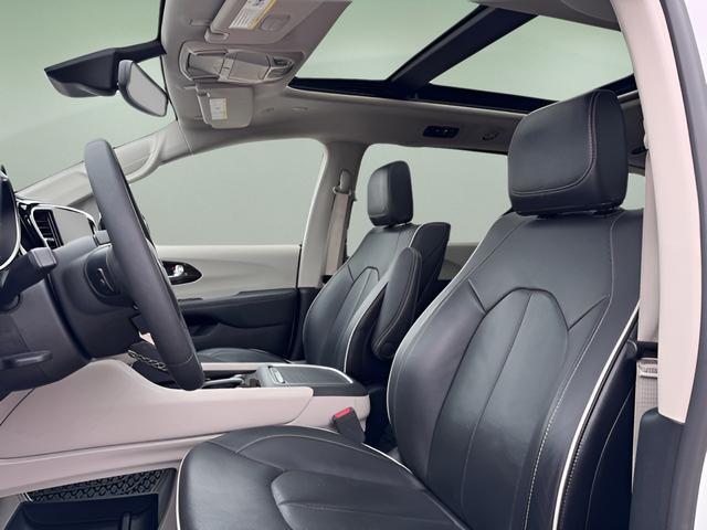used 2024 Chrysler Pacifica car, priced at $38,177