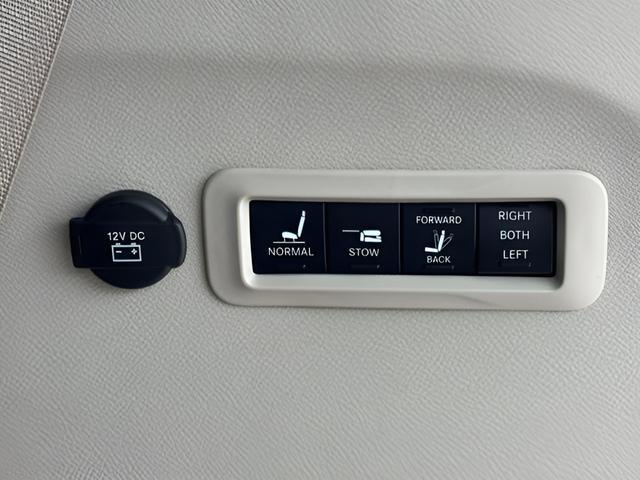 used 2024 Chrysler Pacifica car, priced at $38,177