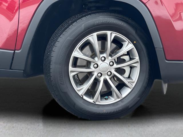 used 2021 Jeep Cherokee car, priced at $18,999